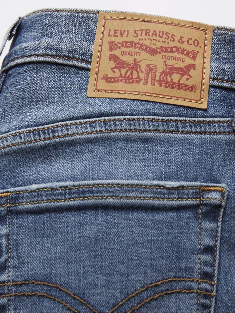 Levi's Women's Blue Denim Jeans - Classic Back Pocket size 32